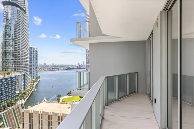 1-bedroom home at 77 SE 5th Street #2205, Miami