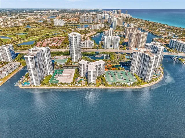 2-bedroom home at 3530 Mystic Pointe Drive #1004, Aventura