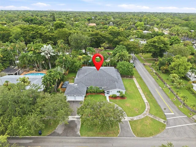 4-bedroom rental at 15845 SW 87th Avenue, Palmetto Bay