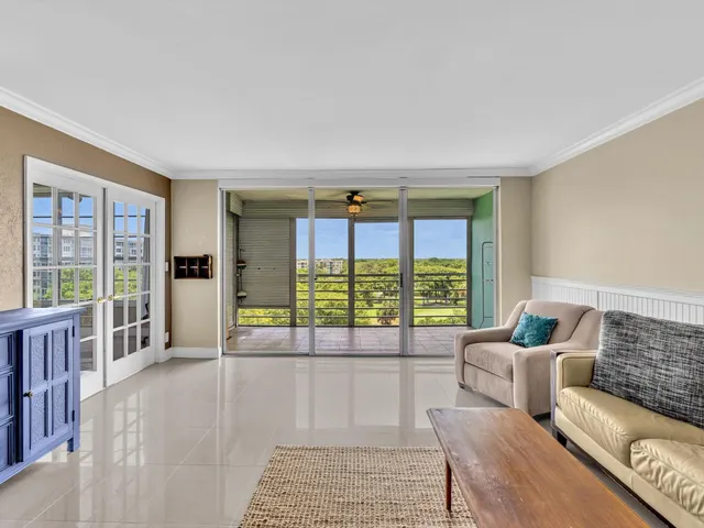 3-bedroom home at 605 OAKS Drive #810, Pompano Beach
