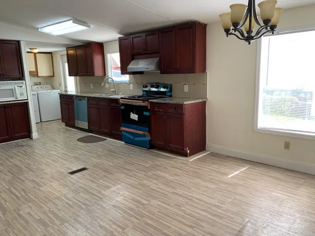 3-bedroom home at 10629 S 228TH Lane, Watergate