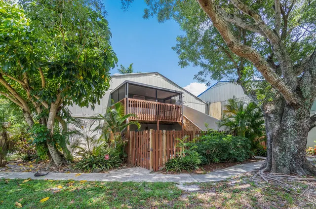 2-bedroom home at 2 CROSSINGS Circle E #E, Boynton Beach