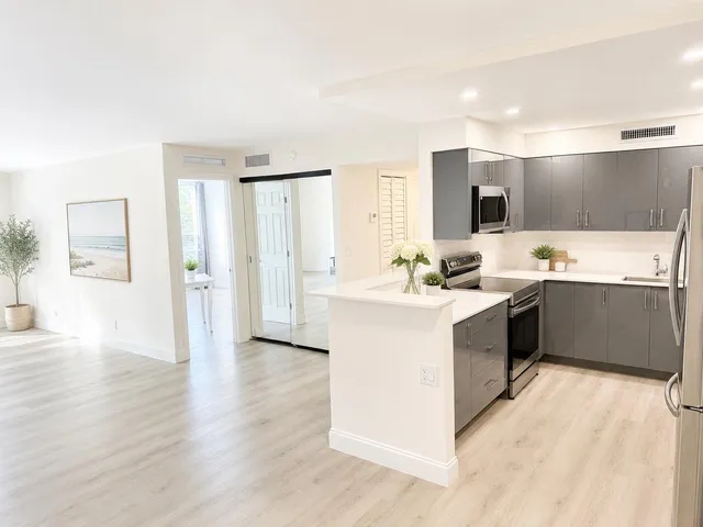 2-bedroom home at 1000 Spanish River Road #2J, Boca Raton