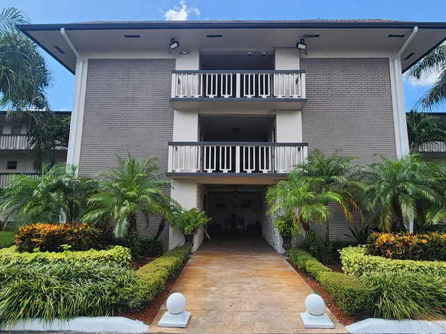 1-bedroom home at 4900 WASHINGTON Street #307, Hollywood