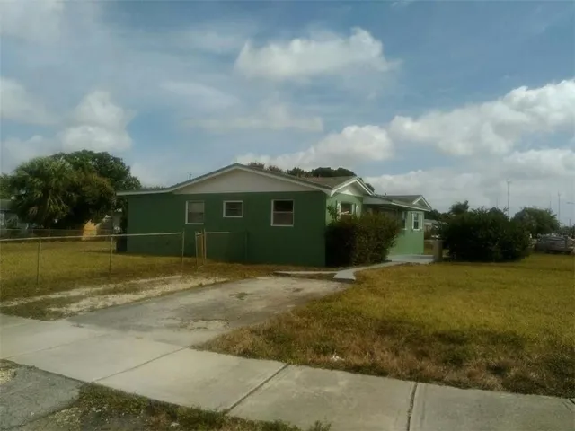 4-bedroom home at 2951 NW 208TH Terrace, Miami Gardens