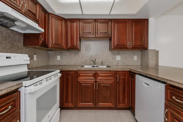 2-bedroom rental at 8830 W SAMPLE Road #3, Coral Springs