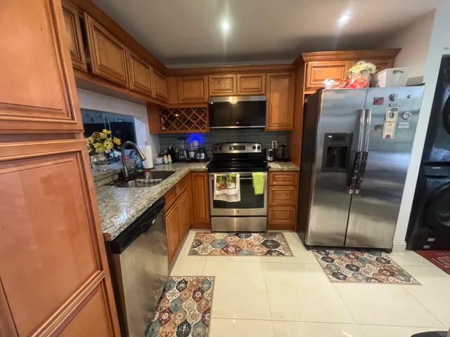 2-bedroom rental at 6575 W Oakland Park Boulevard, Lauderhill