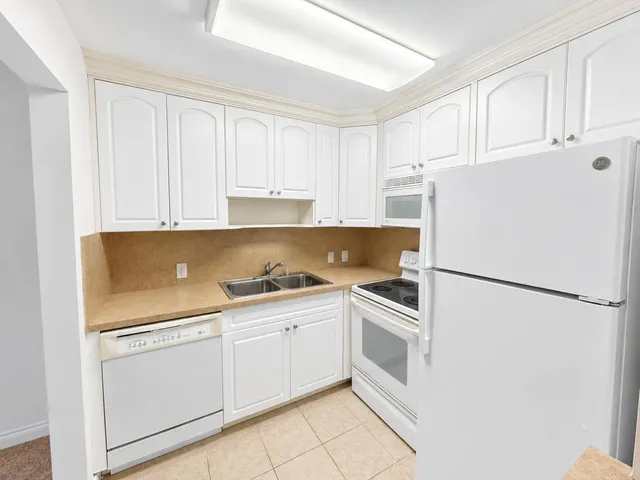 1-bedroom rental at 254 MANSFIELD G #254, Boca Raton