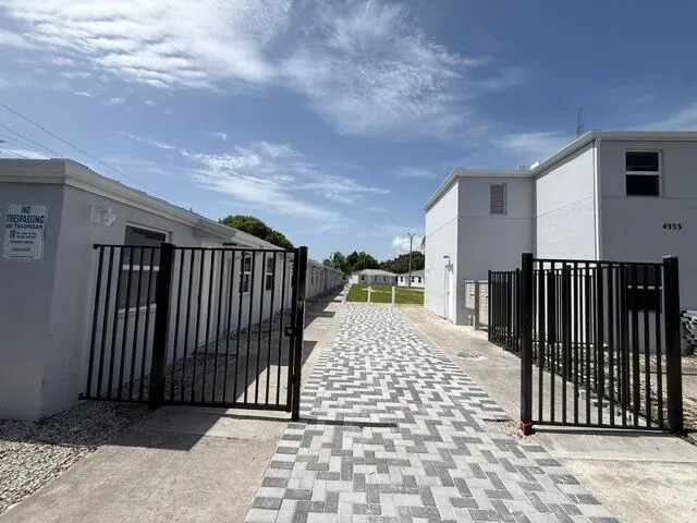 1-bedroom rental at 4393 Windsor Avenue #23, West Palm Beach