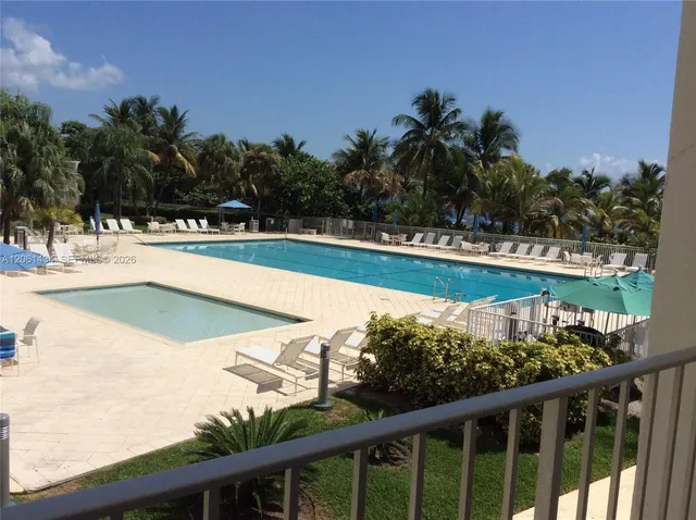 2-bedroom rental at 881 Ocean Drive #TH3, Key Biscayne