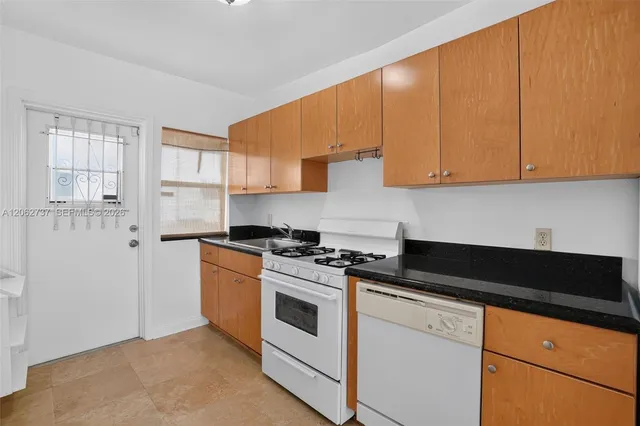 2-bedroom rental at 1027 Euclid Avenue #4, Miami Beach