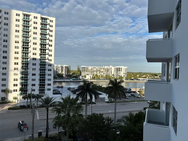 1-bedroom rental at 3001 S Ocean Drive #639, Hollywood