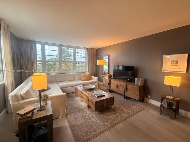 1-bedroom rental at 100 Lincoln Road #314B, Miami Beach