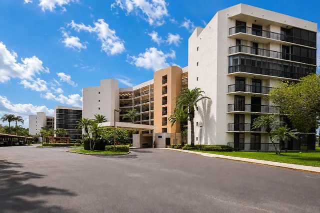 2-bedroom home at 5279 S FOUNTAINS Drive S #703, Lake Worth