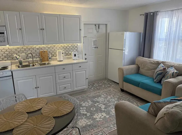 2-bedroom rental at 820 15TH Street #2, West Palm Beach