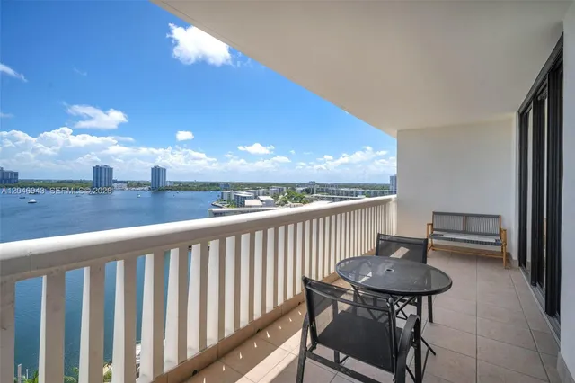 3-bedroom home at 1000 W Island Boulevard #1206, Aventura