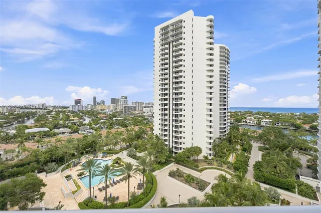 3-bedroom home at 21205 Yacht Club Drive #1502, Aventura