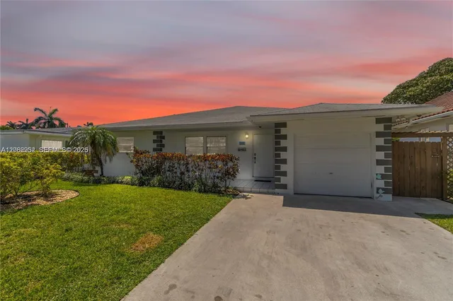 3-bedroom rental at 806 NE 4th Street #., Hallandale Beach