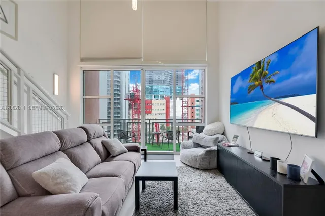 1-bedroom rental at 244 Biscayne Boulevard #644, Miami