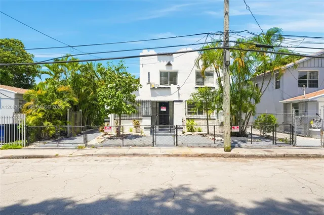 3-bedroom rental at 128 NW 9th Avenue #1, Miami