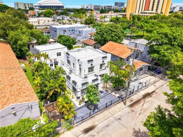 3-bedroom rental at 128 NW 9th Avenue #2, Miami