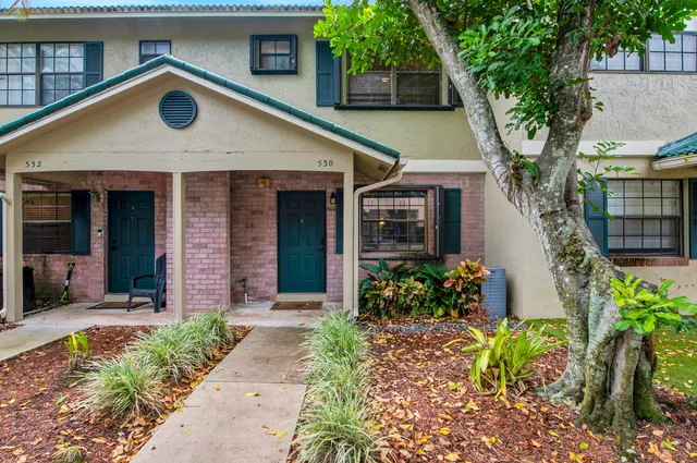 2-bedroom home at 530 WESTREE Lane #530, Plantation