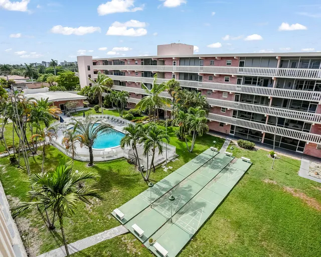 1-bedroom home at 180 NE 12th Avenue #15E, Hallandale Beach