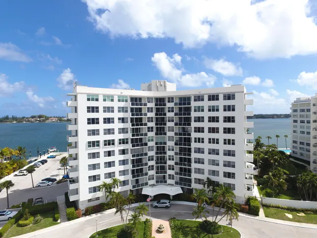 2-bedroom rental at 2800 N FLAGLER Drive #211, West Palm Beach