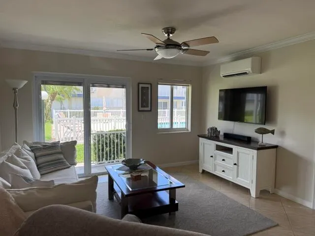 1-bedroom rental at 223 S FEDERAL Highway #17, Dania Beach
