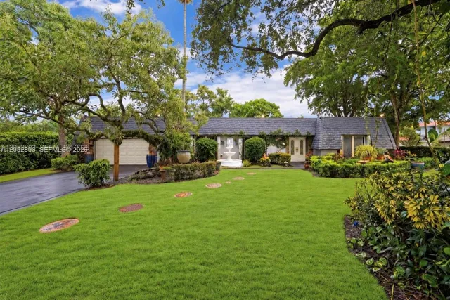 4-bedroom home at 8541 N Lake Dasha Drive, Plantation