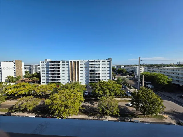 2-bedroom home at 319 NE 14th Avenue #702, Hallandale Beach