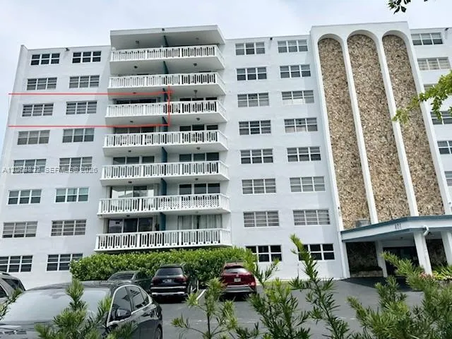 2-bedroom home at 401 NE 14th Avenue #602, Hallandale Beach