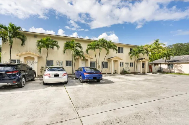 3-bedroom rental at 925 SW 8th Street #A, Hallandale Beach