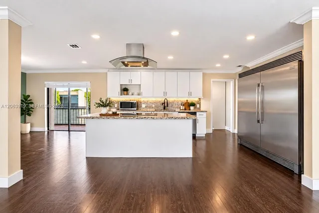 5-bedroom rental at 8401 SW 107th Avenue #316E, Miami