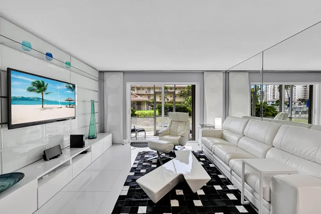 1-bedroom home at 2600 Diana Drive #121, Hallandale Beach