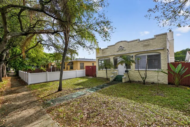 3-bedroom home at 1934 Washington Street, Hollywood