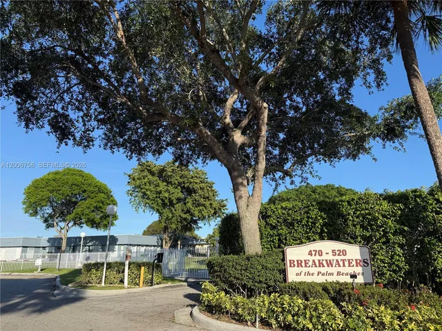 2-bedroom home at 500 EXECUTIVE CENTER Drive #2A, West Palm Beach