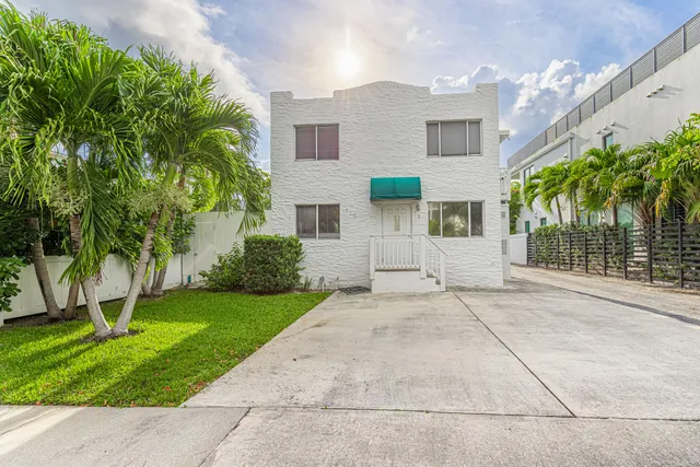 2-bedroom rental at 110 NE 16th Terrace #1, Fort Lauderdale
