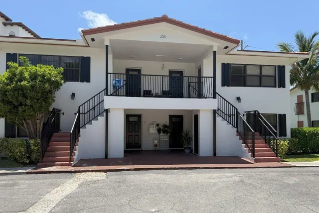 3-bedroom rental at 250 SW 7TH Street #13, Boca Raton
