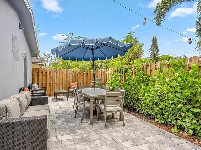 2-bedroom rental at 1208 NE 5TH Avenue #1, Fort Lauderdale