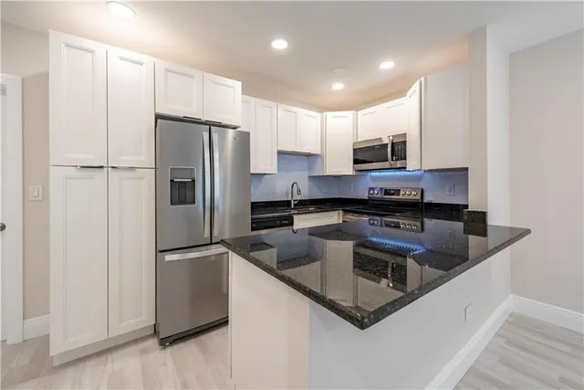 1-bedroom rental at 628 NE 8th Avenue #4, Fort Lauderdale