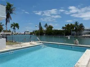 2-bedroom home at 200 S Shore Drive #7, Miami Beach
