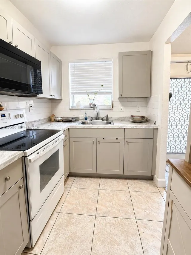 2-bedroom home at 8345 Sunrise Lakes Boulevard #203, Sunrise