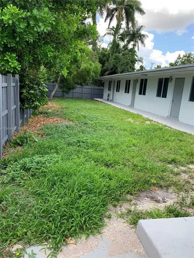1-bedroom rental at 214 SE 8th Street #3, Hallandale Beach