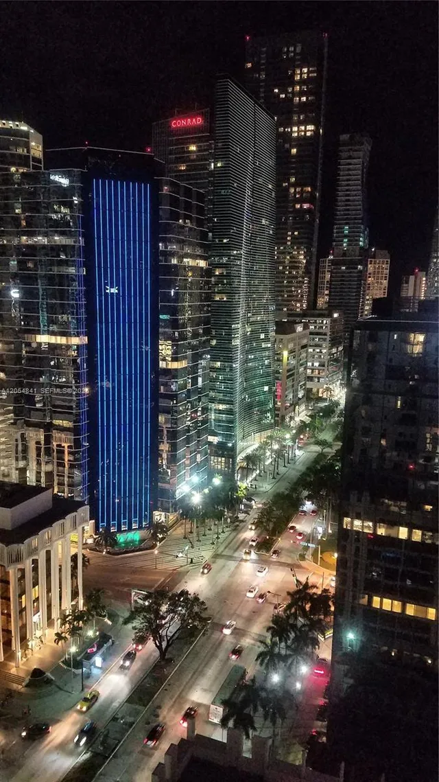 2-bedroom rental at 1060 Brickell Avenue #2411, Miami