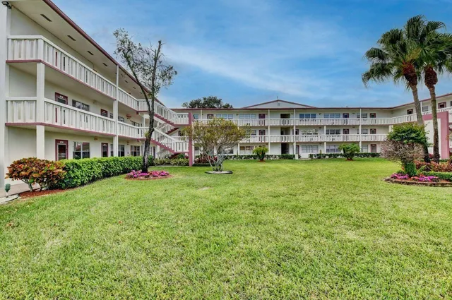 2-bedroom home at 571 Fanshaw N, Boca Raton