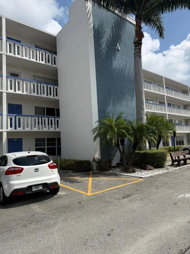 1-bedroom home at 407 GREENBRIER A, West Palm Beach