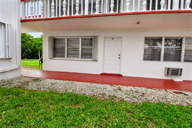 1-bedroom home at 264 Northampton N, West Palm Beach