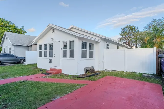 3-bedroom rental at 521 S 24th Avenue, Hollywood
