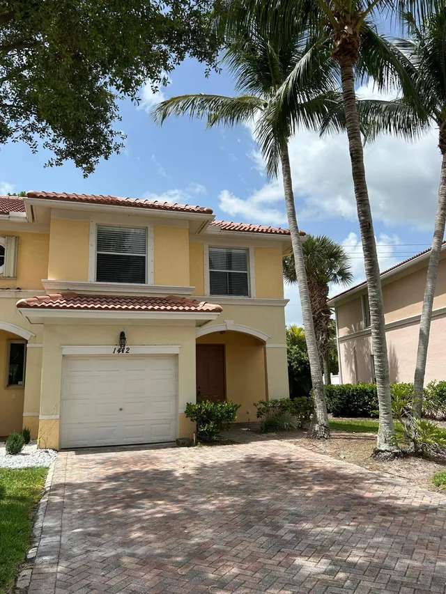 3-bedroom rental at 1412 SEMINOLE PALMS Drive, Greenacres